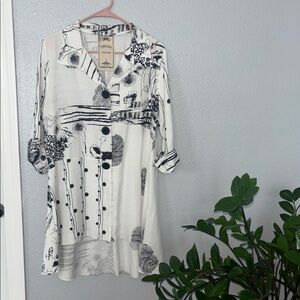 Vintage Black and White Notched Collar Tunic